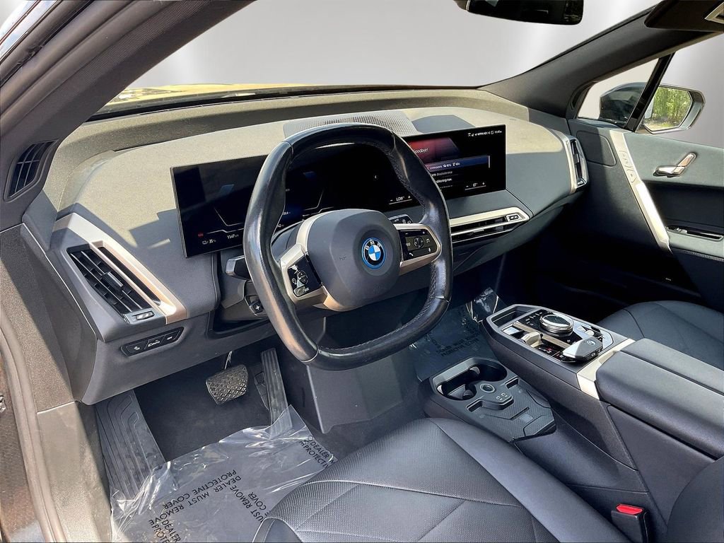 Used 2023 BMW iX xDrive50 w/ Sport Package AWD/4WD image 17