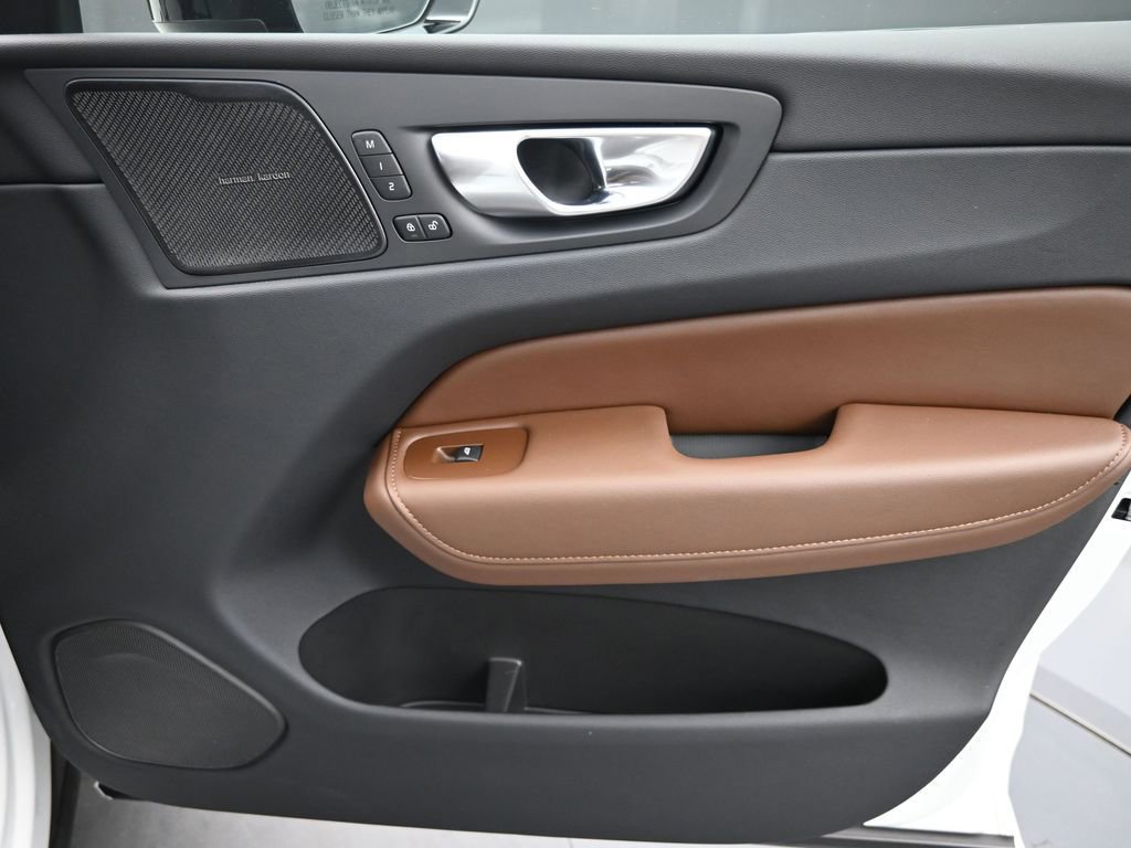 Certified 2024 Volvo XC60 B5 Ultimate w/ Protection Package Premier image 14