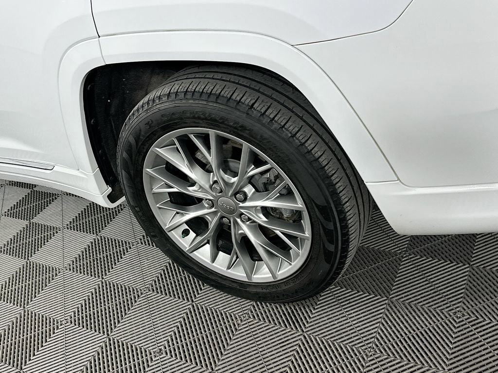 Certified 2023 Jeep Grand Cherokee L Summit w/ Luxury Tech Group V image 44