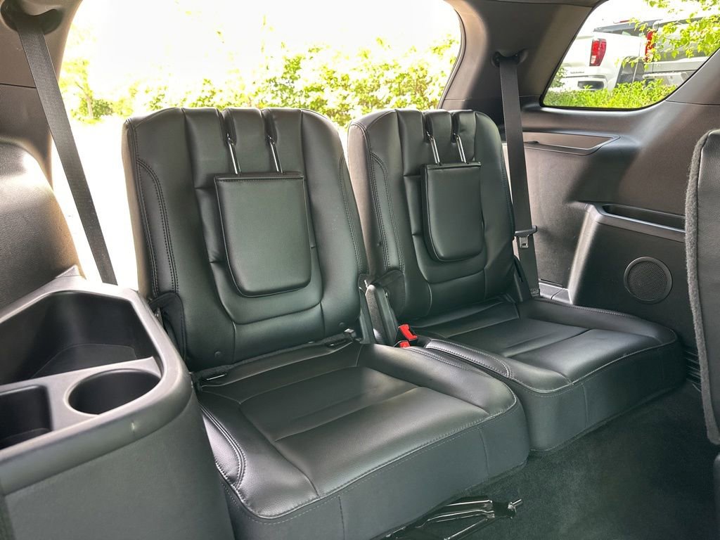 Used 2017 Ford Explorer XLT w/ Equipment Group 202A AWD/4WD image 27