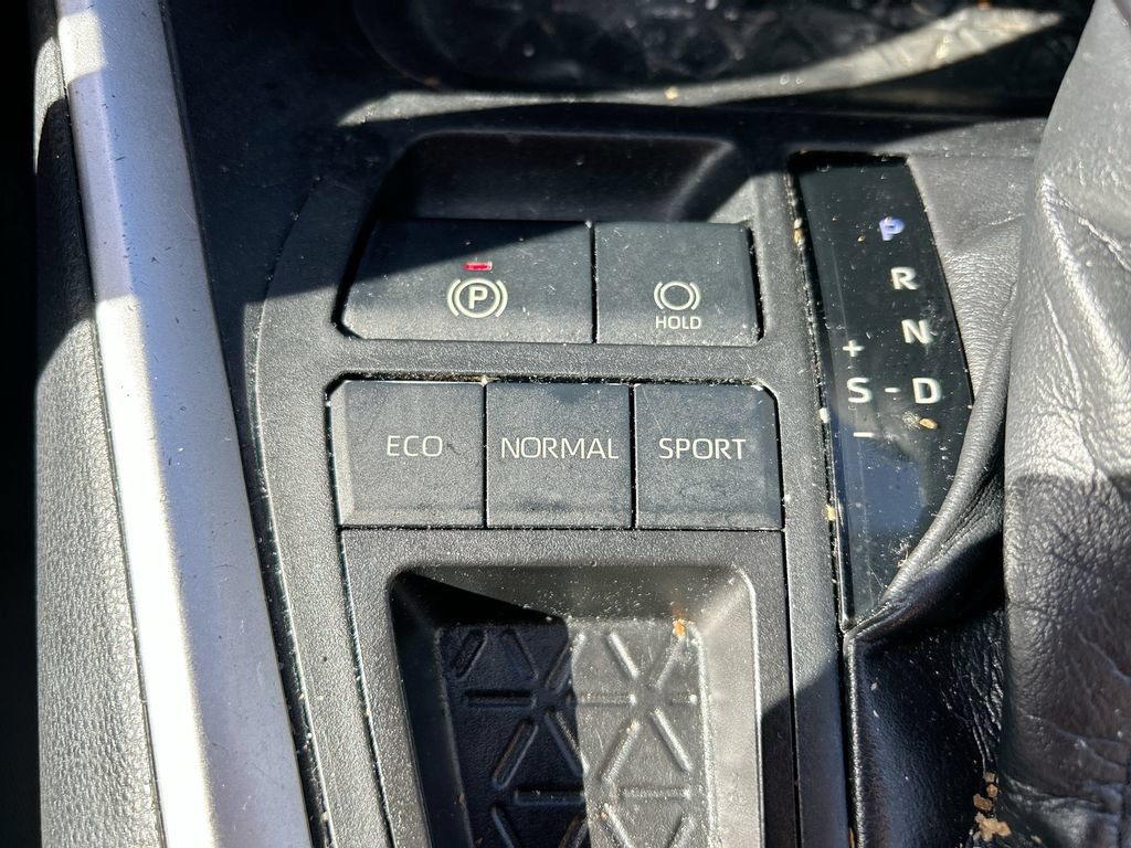 Used 2019 Toyota RAV4 LE FWD image 31
