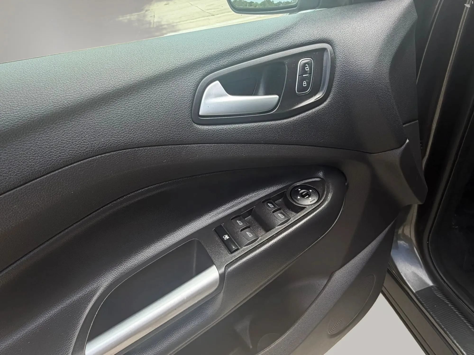 Used 2018 Ford Escape SE FWD image 13