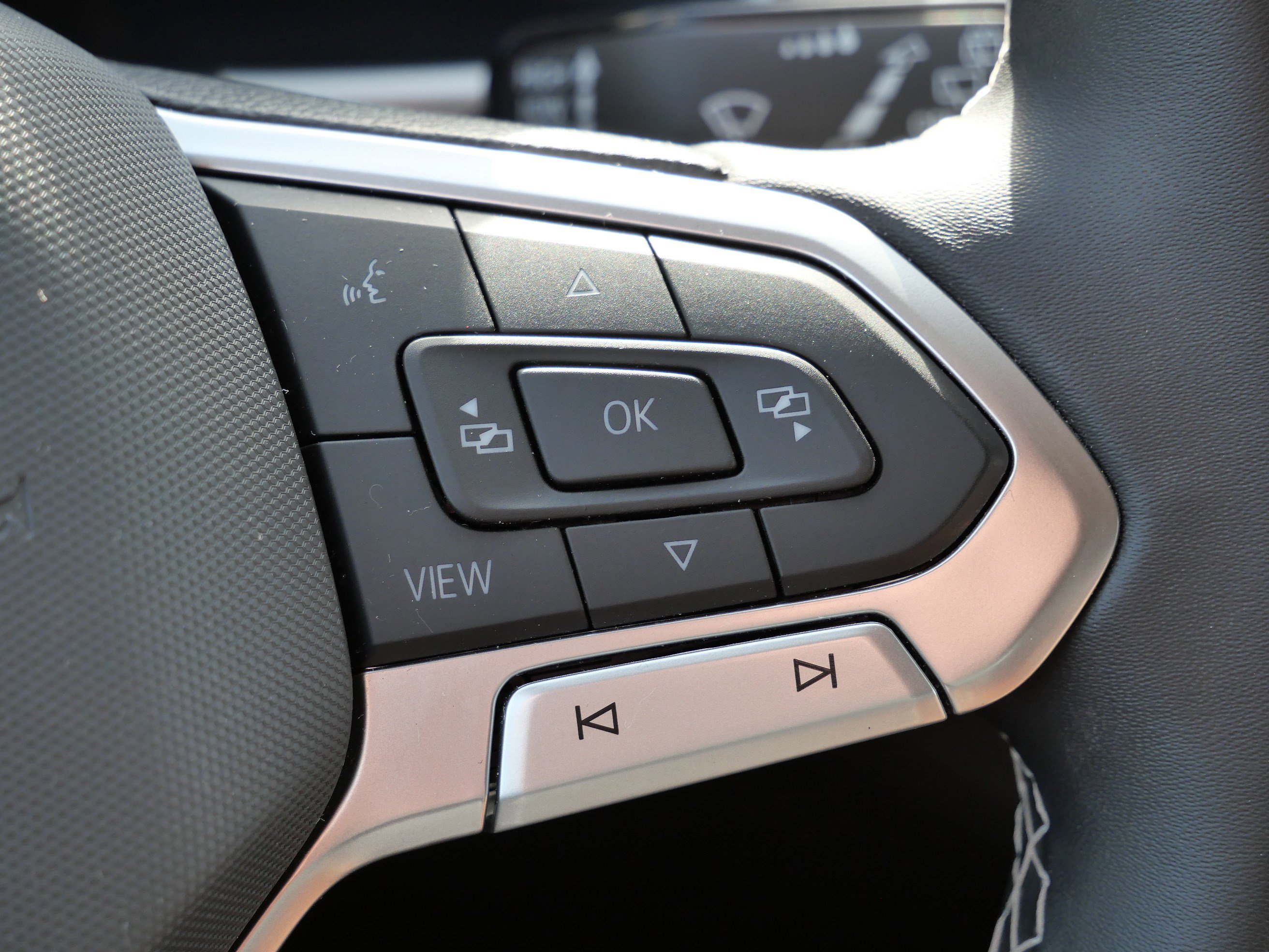 Certified 2023 Volkswagen Atlas SE w/ Black Wheel Package image 33