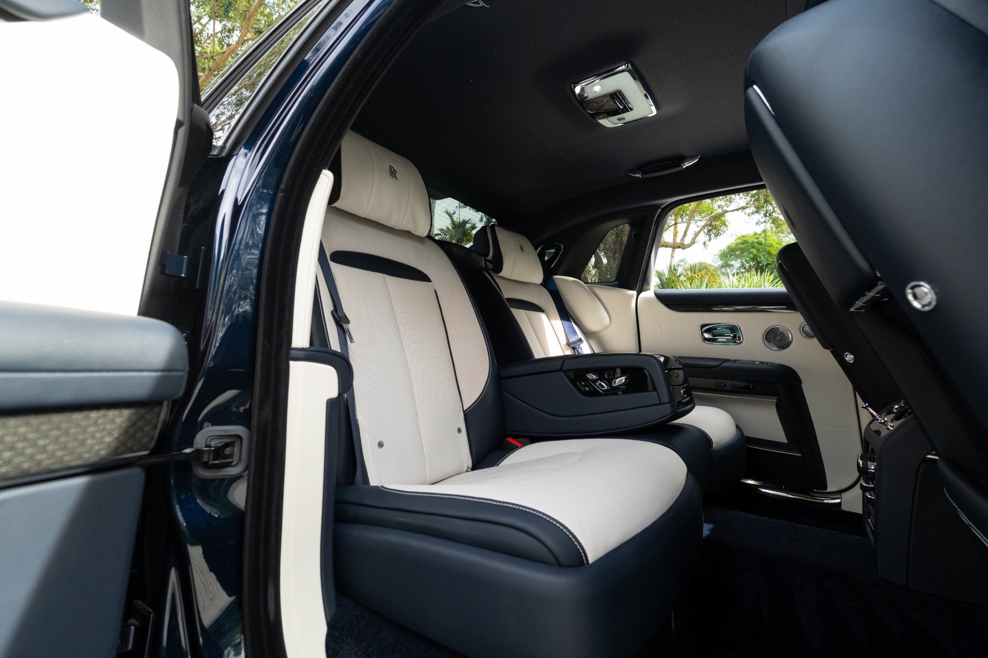 Used 2023 Rolls-Royce Ghost Black Badge w/ Black Badge Ghost Package AWD/4WD image 8