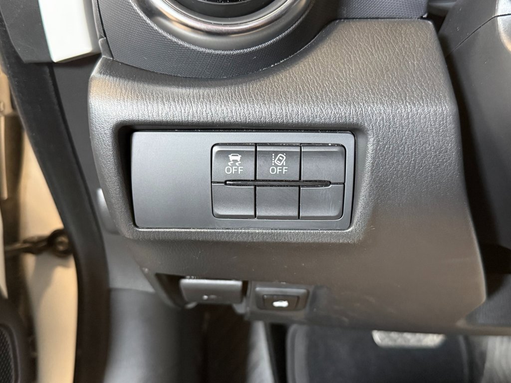 Used 2021 MAZDA MX-5 Miata RF Grand Touring image 16