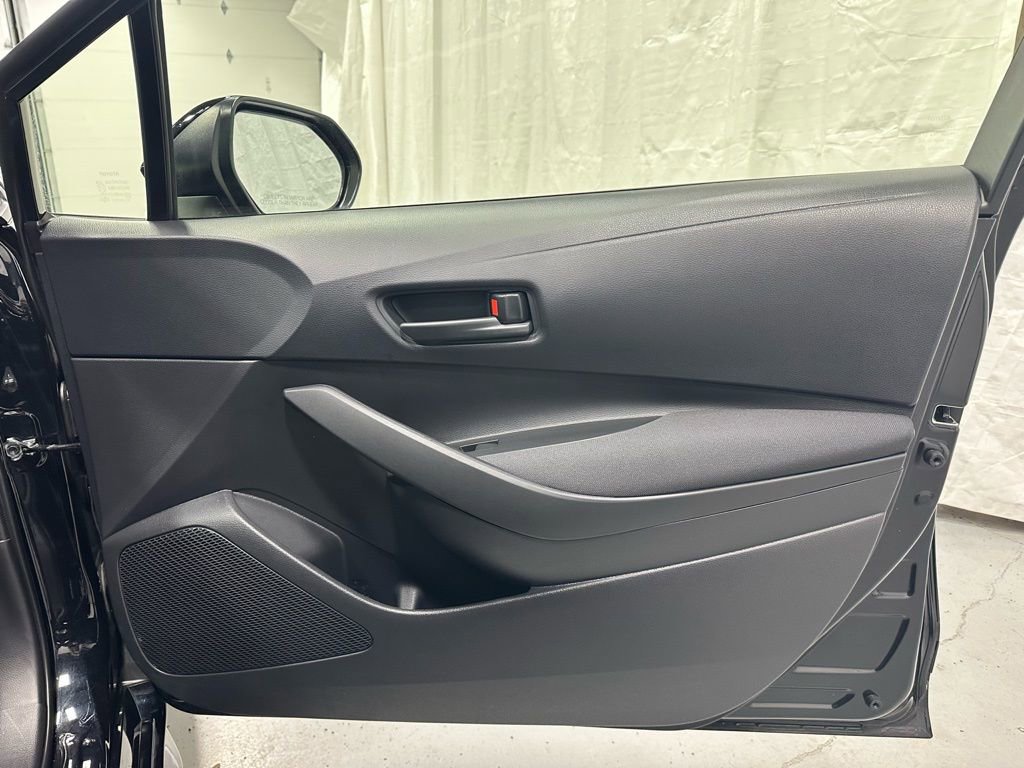 Used 2025 Toyota Corolla LE image 56