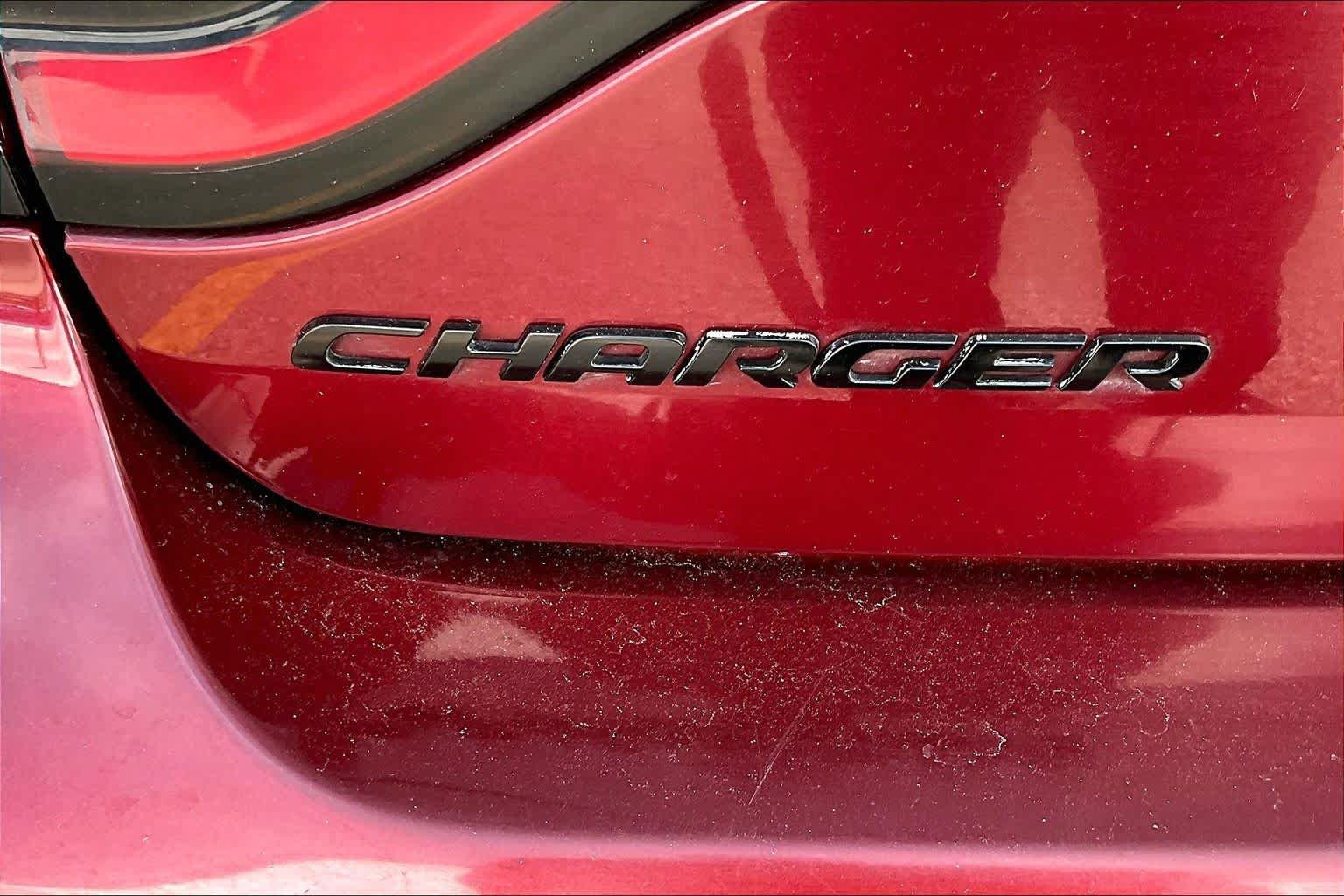 Used 2019 Dodge Charger SXT w/ Blacktop Package RWD image 10