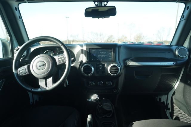Used 2015 Jeep Wrangler Unlimited Sahara w/ Dual Top Group image 25