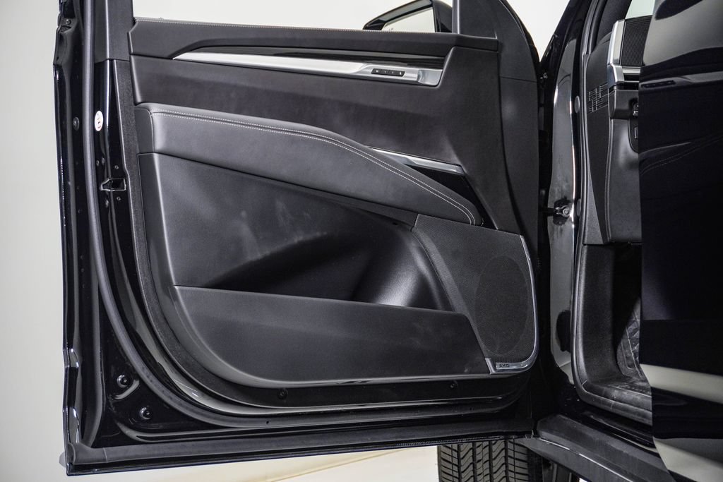 Used 2026 Cadillac Escalade ESV Luxury w/ LPO, Floor Liner Package AWD/4WD image 30