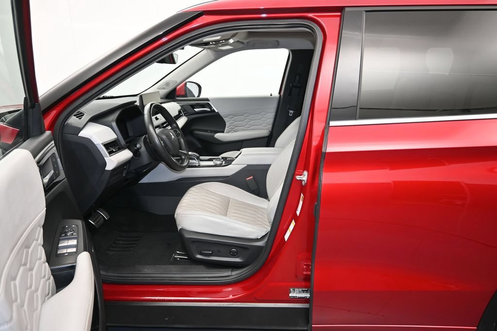 Used 2025 Mitsubishi Outlander SEL FWD image 22