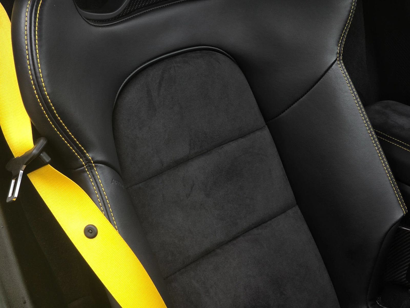 Used 2020 Porsche 718 Cayman GT4 RWD image 34