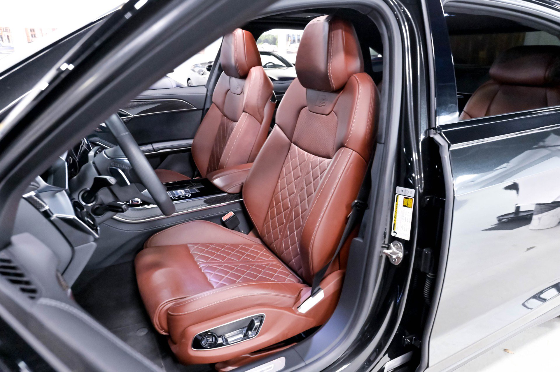 Used 2022 Audi S8 AWD/4WD image 7