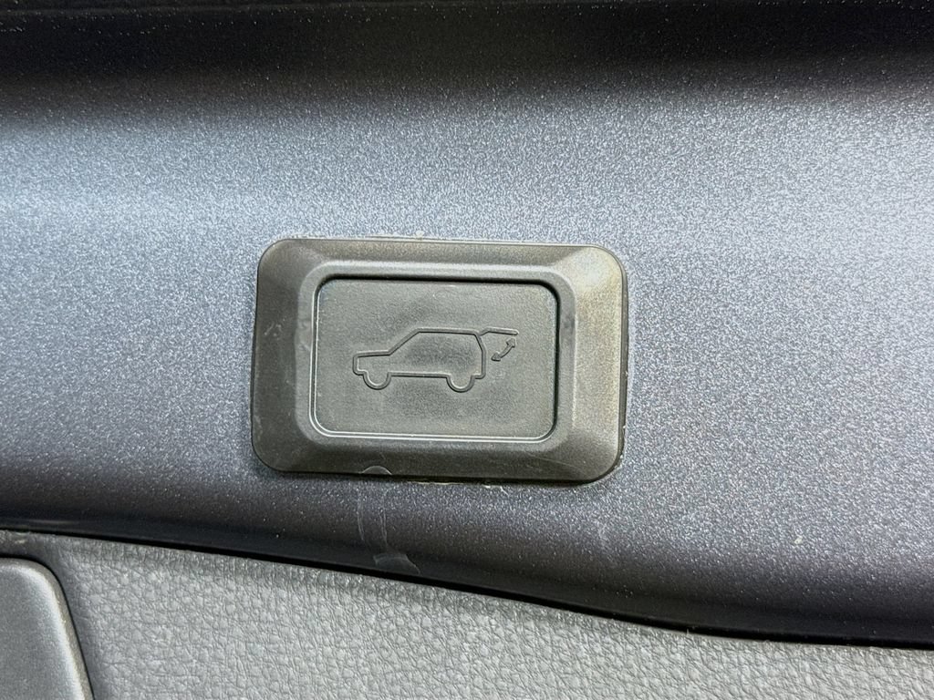 Certified 2020 Toyota RAV4 XLE w/ Convenience Package AWD/4WD image 30