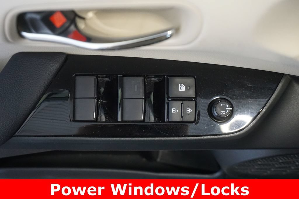Certified 2021 Toyota Prius XLE AWD/4WD image 6