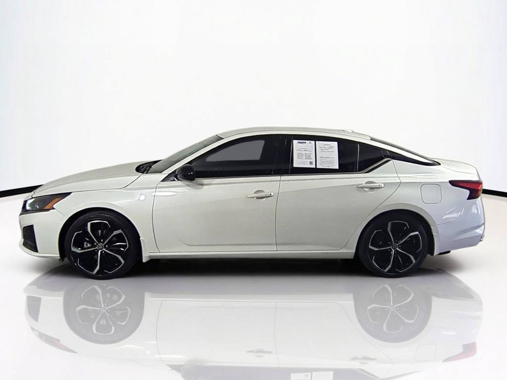 Used 2024 Nissan Altima 2.5 SR FWD image 8