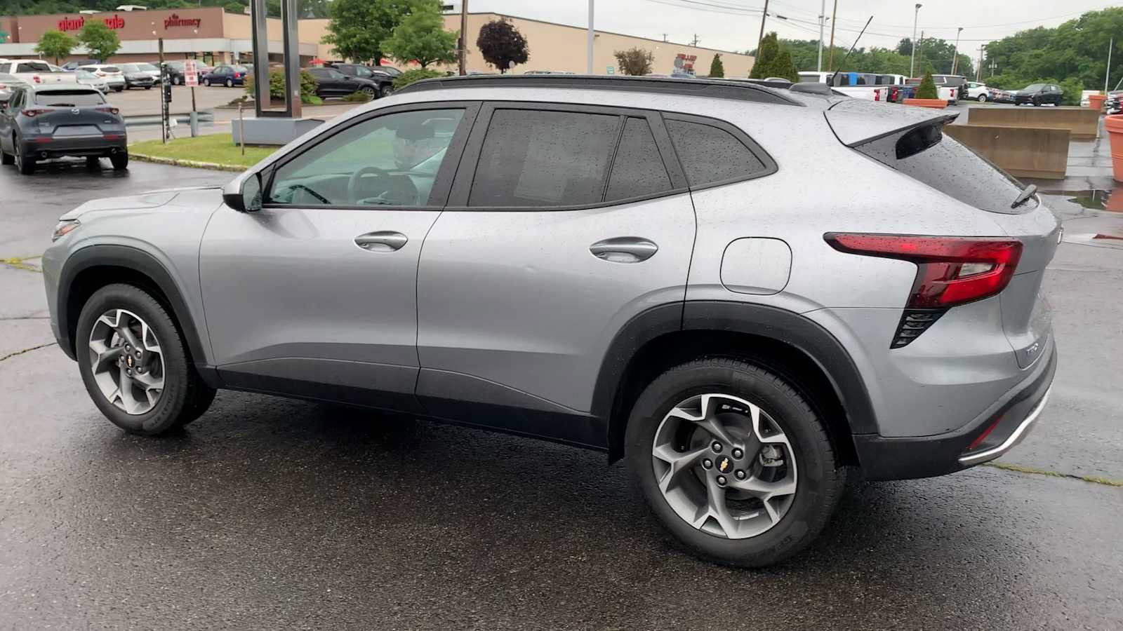 Certified 2024 Chevrolet Trax LT w/ LT Convenience Package FWD image 6