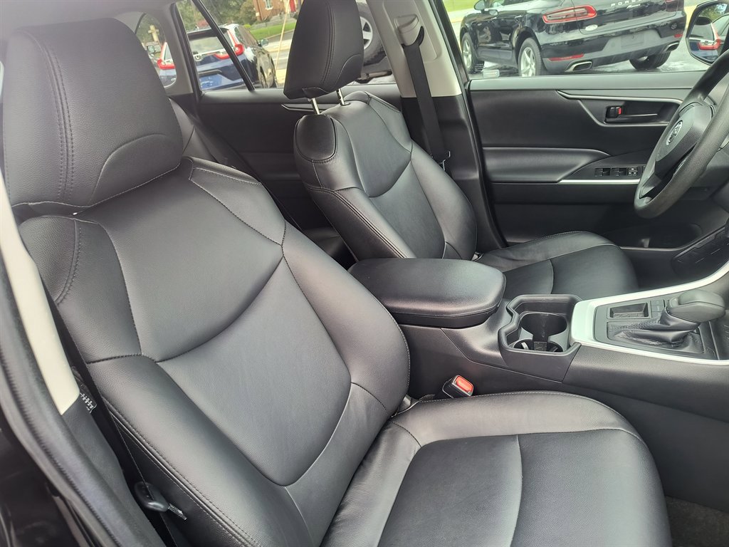 Used 2020 Toyota RAV4 LE image 22