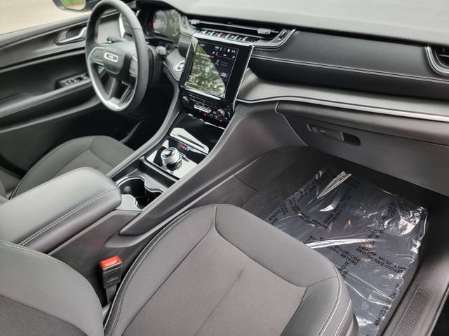 Certified 2024 Jeep Grand Cherokee Laredo w/ Luxury Tech Group I AWD/4WD image 25