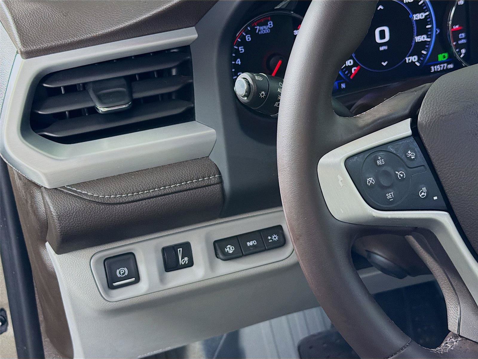 Used 2023 GMC Acadia SLT w/ Technology Package AWD/4WD image 17