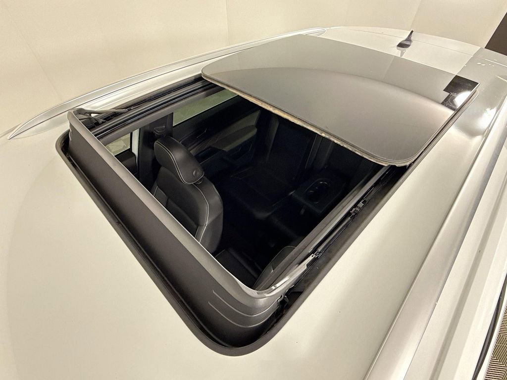 Used 2023 Volkswagen Atlas Cross Sport SE w/ Panoramic Sunroof Package image 23