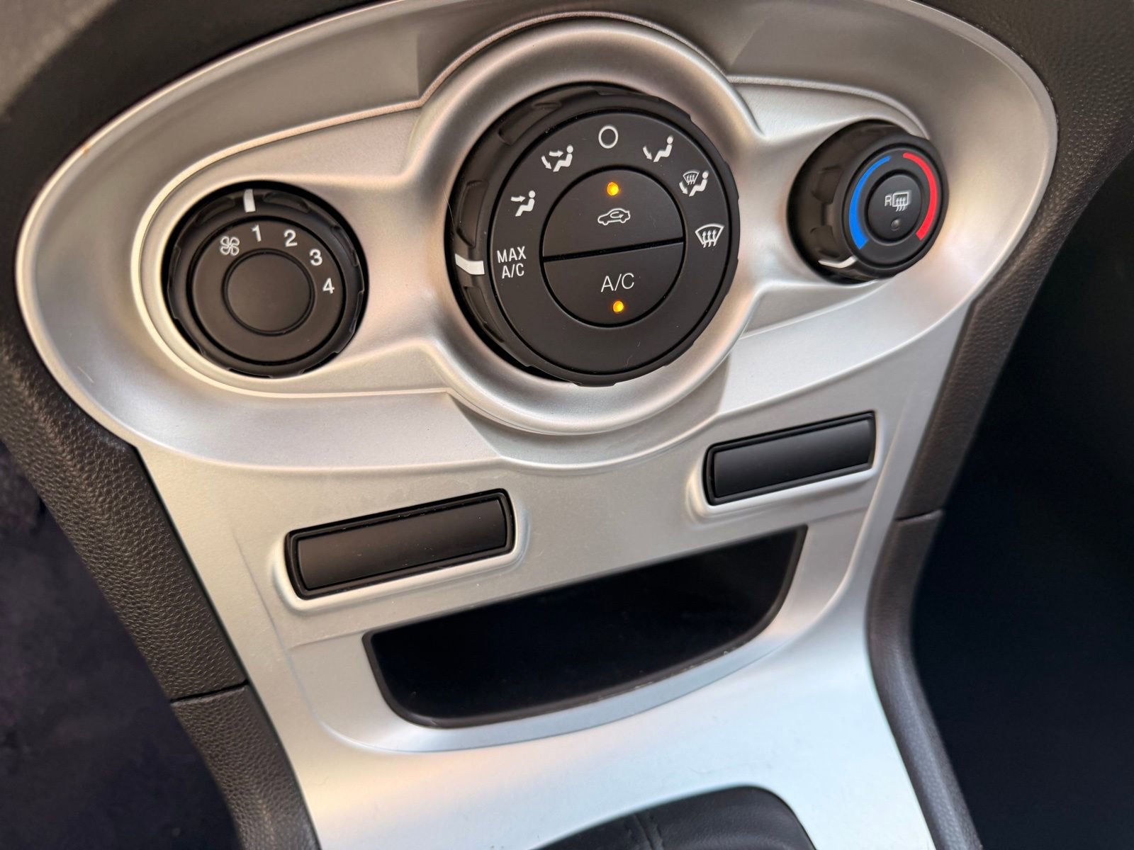 Used 2019 Ford Fiesta SE FWD image 11