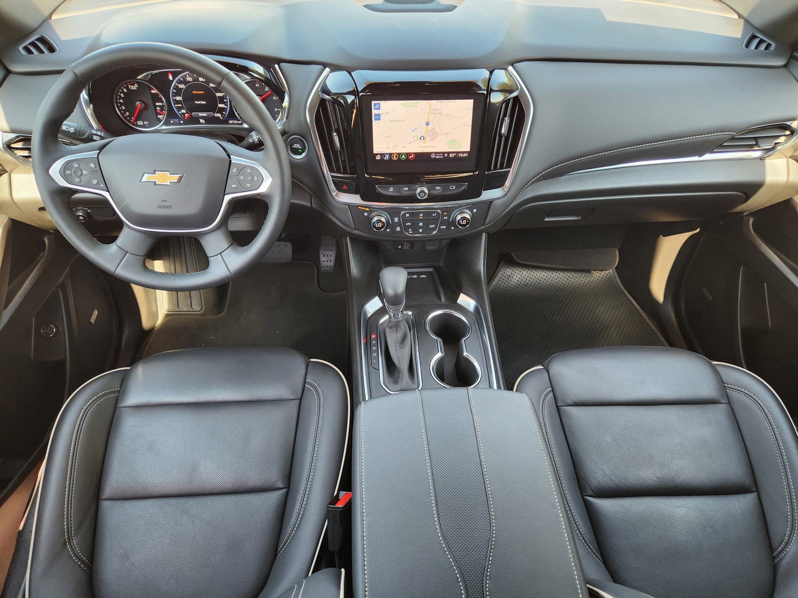 Used 2023 Chevrolet Traverse Premier FWD image 9