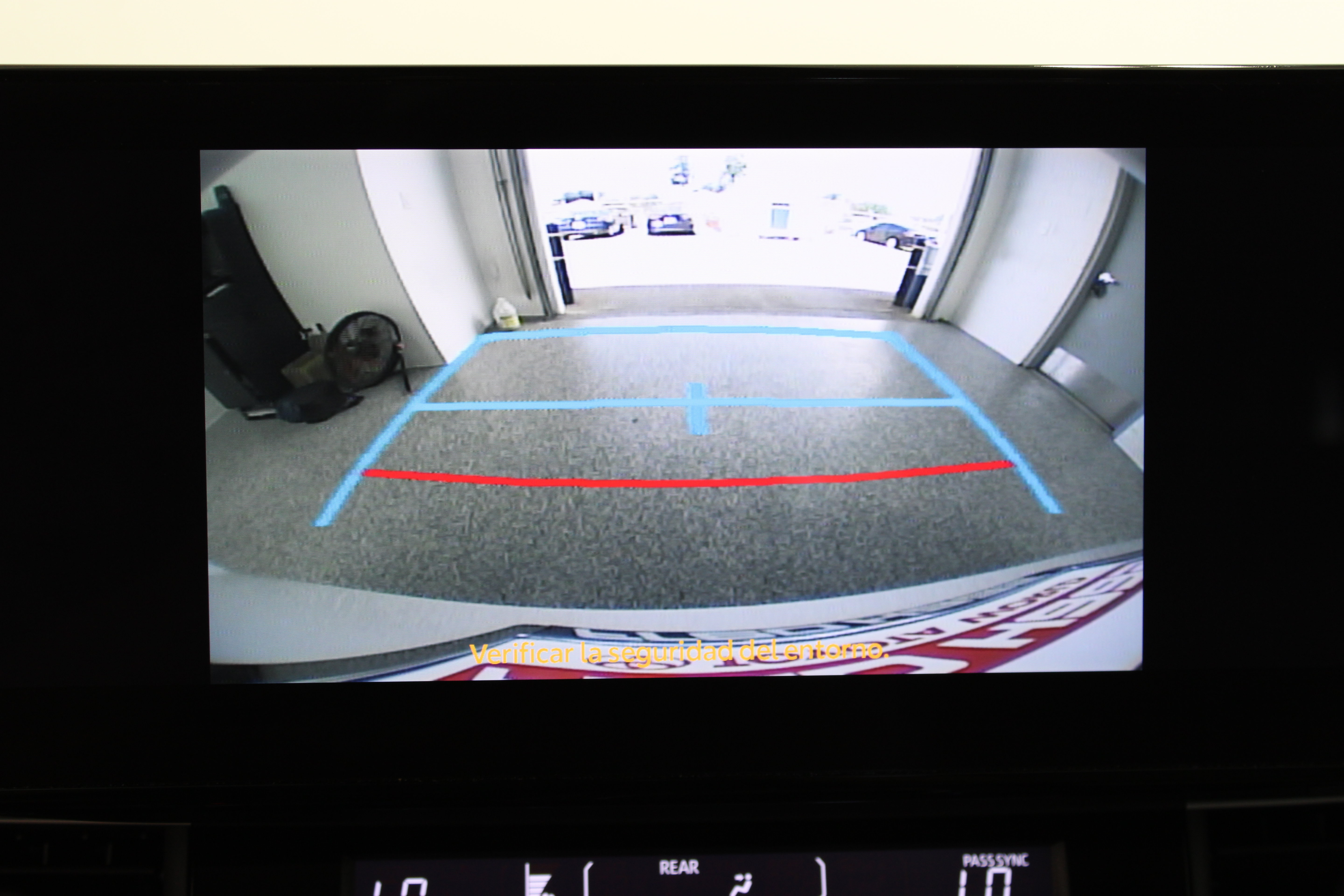 Used 2025 Toyota Sienna XLE FWD image 21