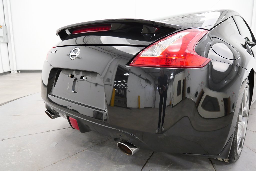 Used 2016 Nissan 370Z w/ Sport Package image 9