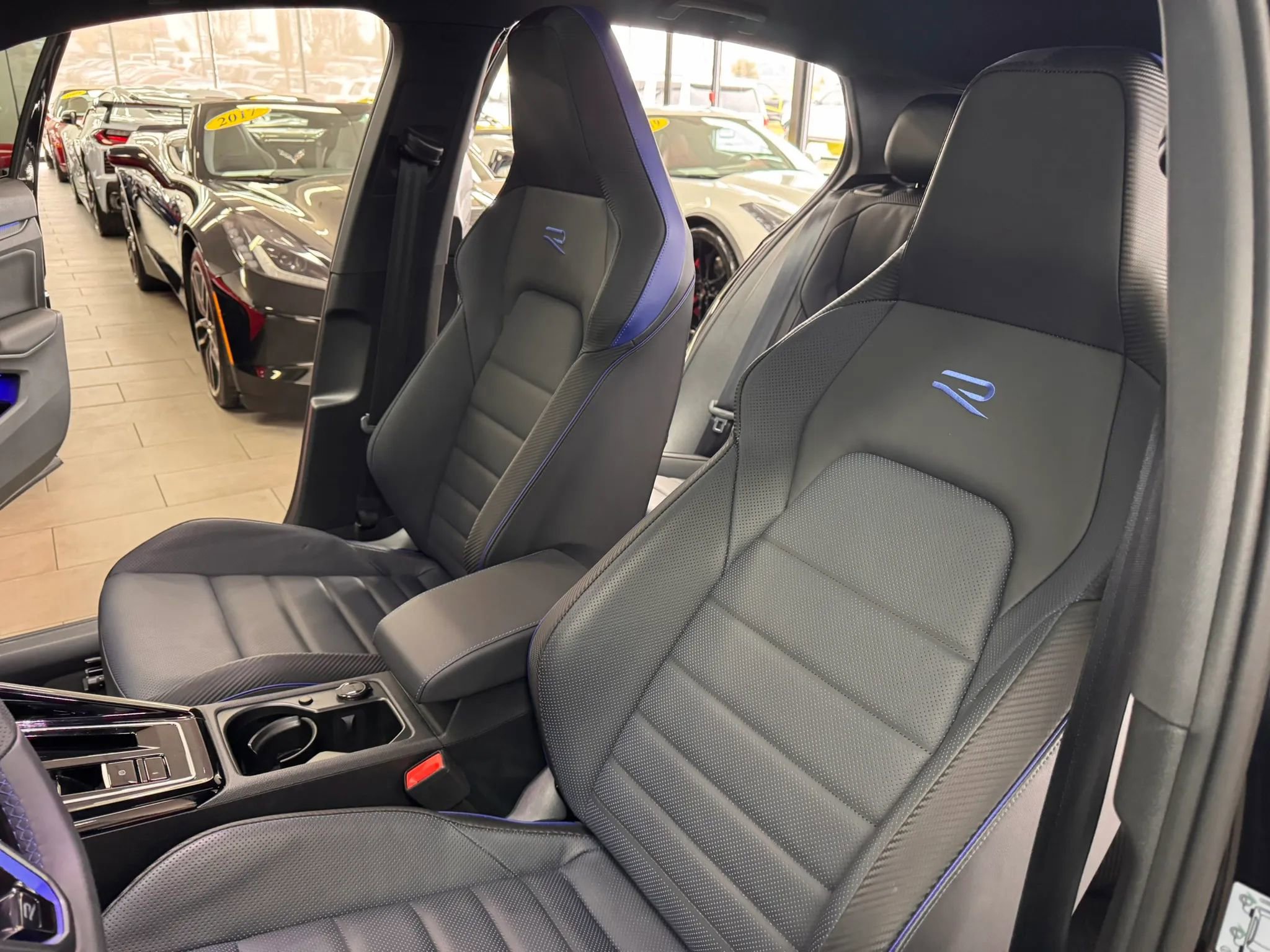 Used 2024 Volkswagen Golf R AWD/4WD image 10