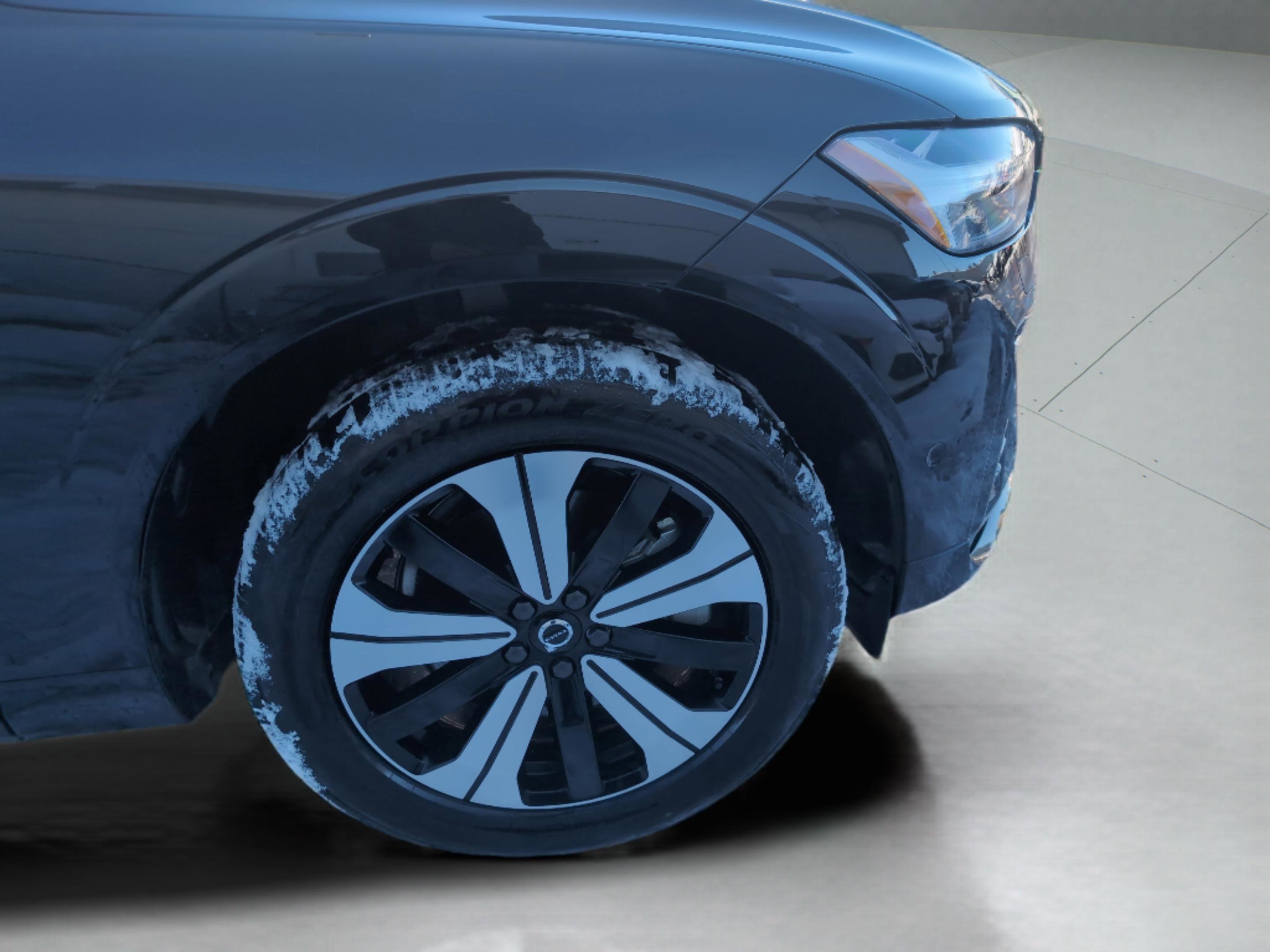 Used 2024 Volvo XC60 T8 Plus w/ Protection Package Premier image 32