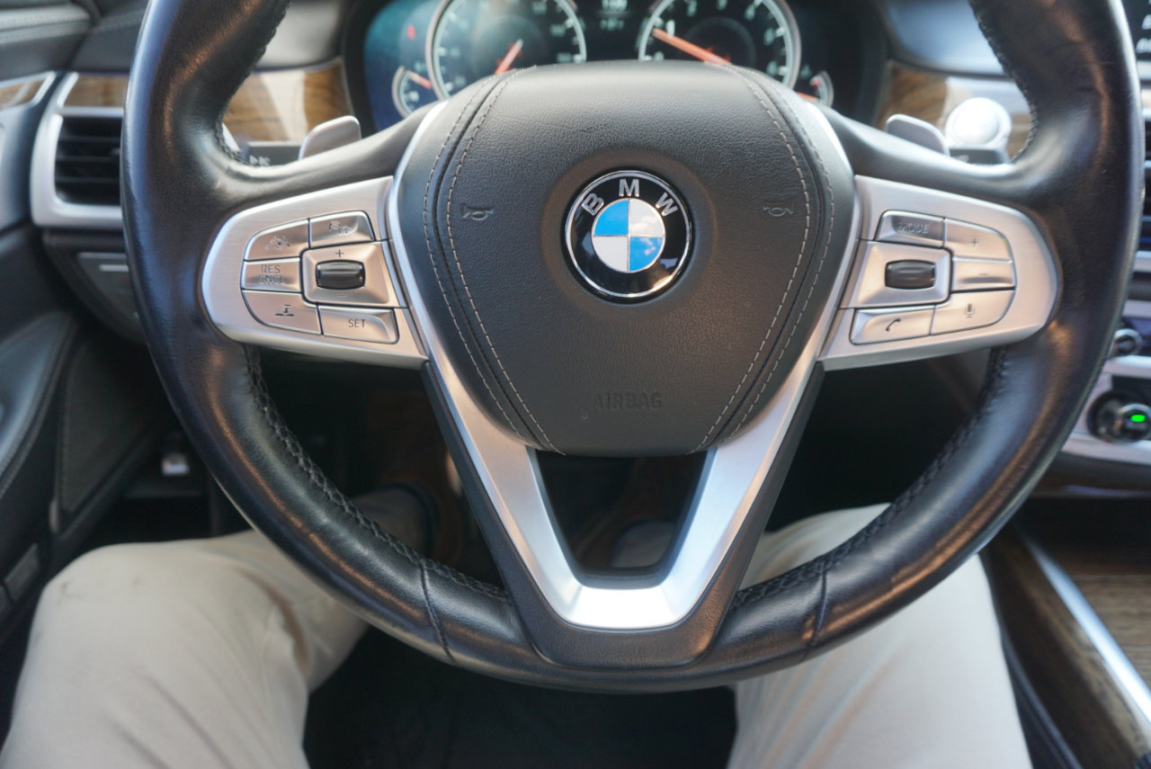Used 2018 BMW 750i xDrive image 18