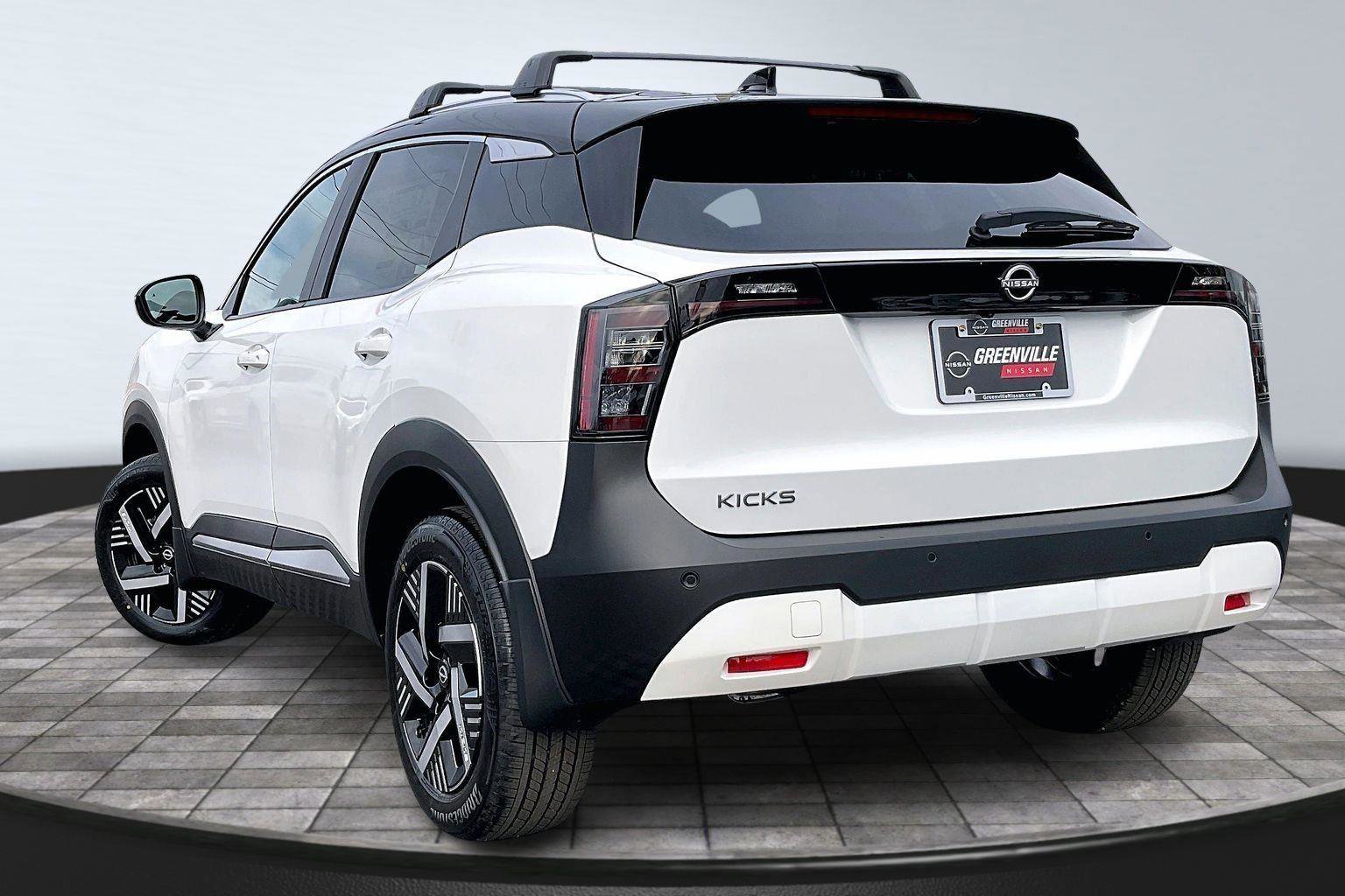 New 2026 Nissan Kicks SV w/ Cold Weather Package FWD image 4