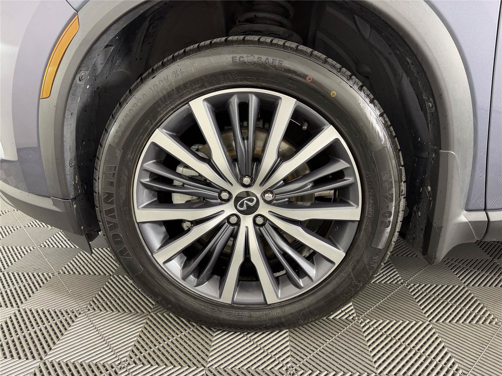 Used 2023 INFINITI QX60 Sensory w/ Cargo Package AWD/4WD image 9