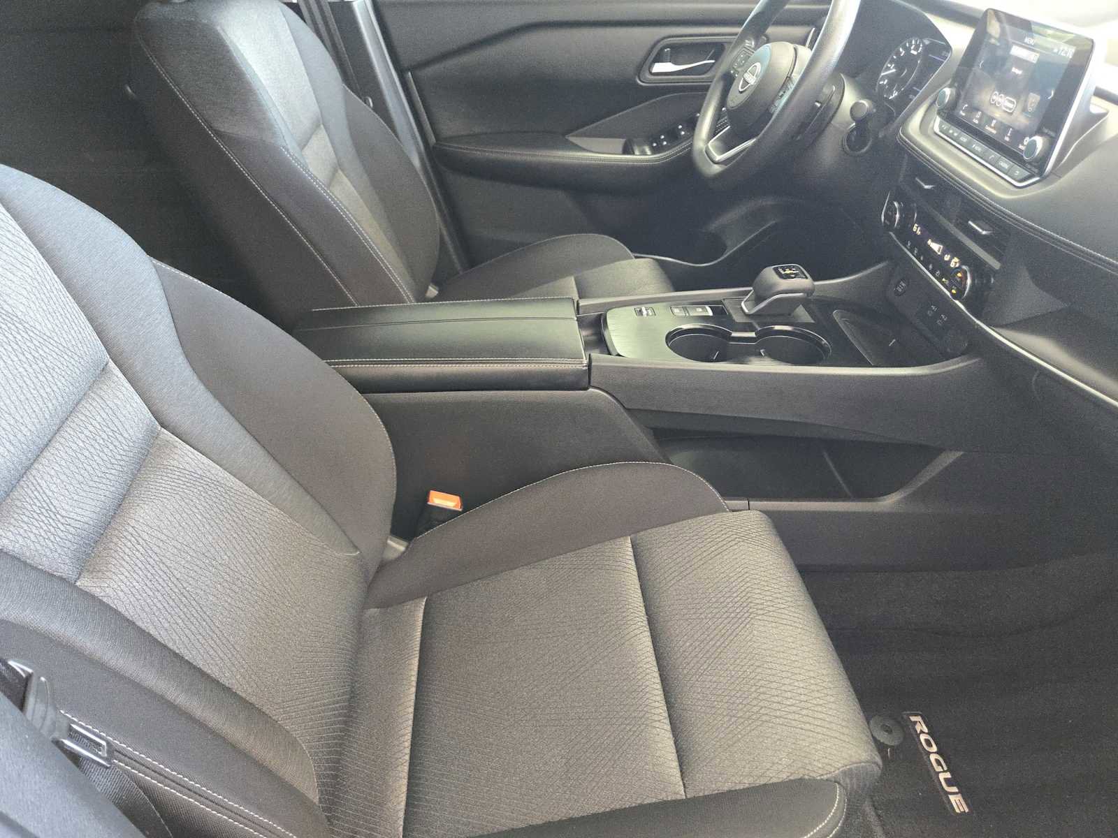 Used 2024 Nissan Rogue SV FWD image 14