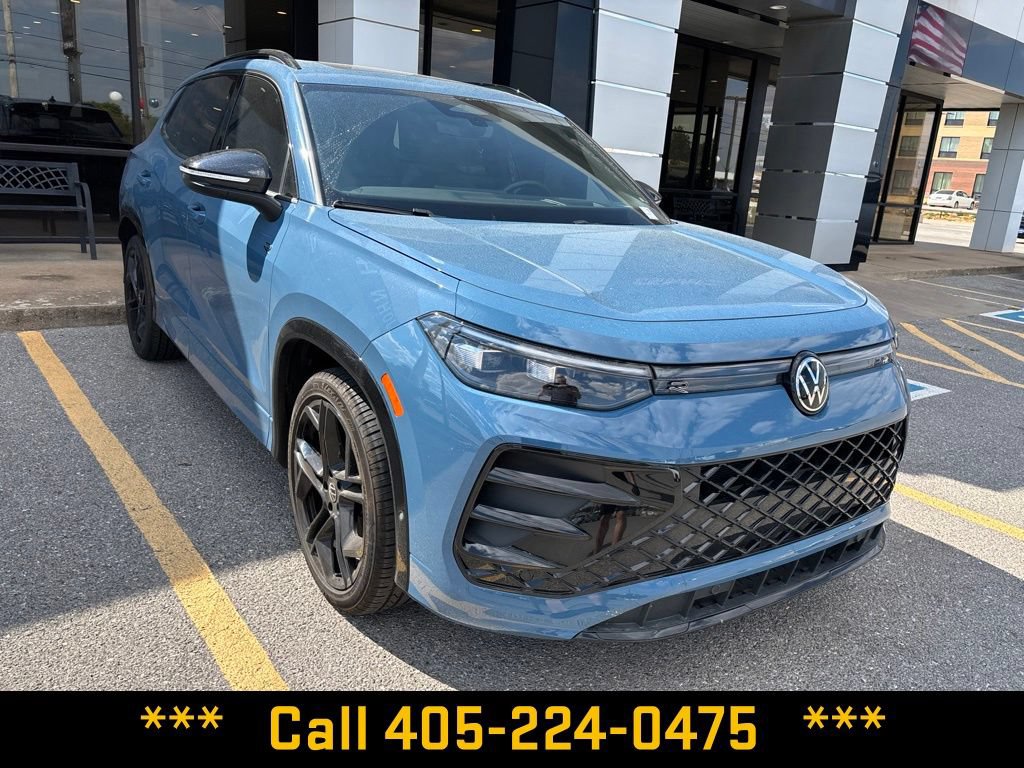 Used 2025 Volkswagen Tiguan SE R-Line FWD image 3