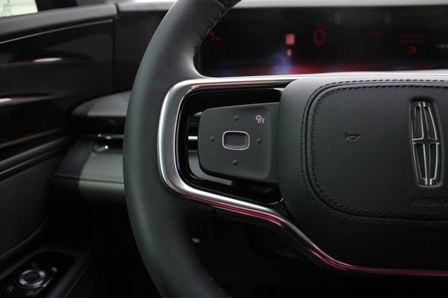 New 2026 Lincoln Nautilus Premier AWD/4WD image 41