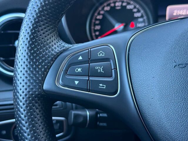Used 2019 Mercedes-Benz GLC 350e 4MATIC image 28