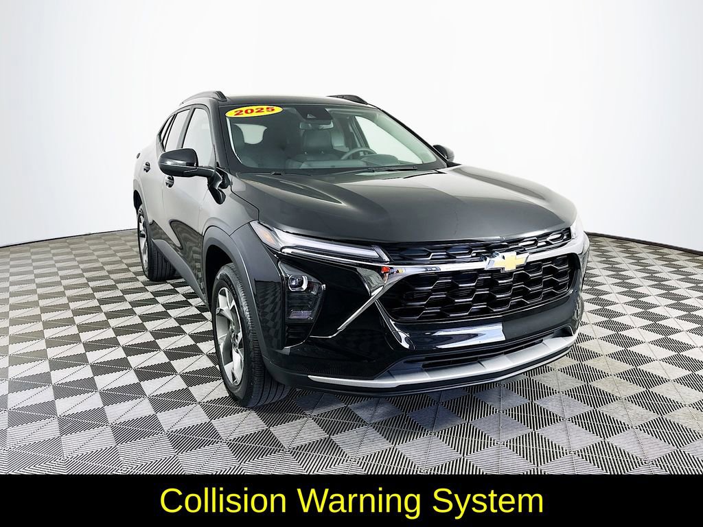 Used 2025 Chevrolet Trax LT image 3