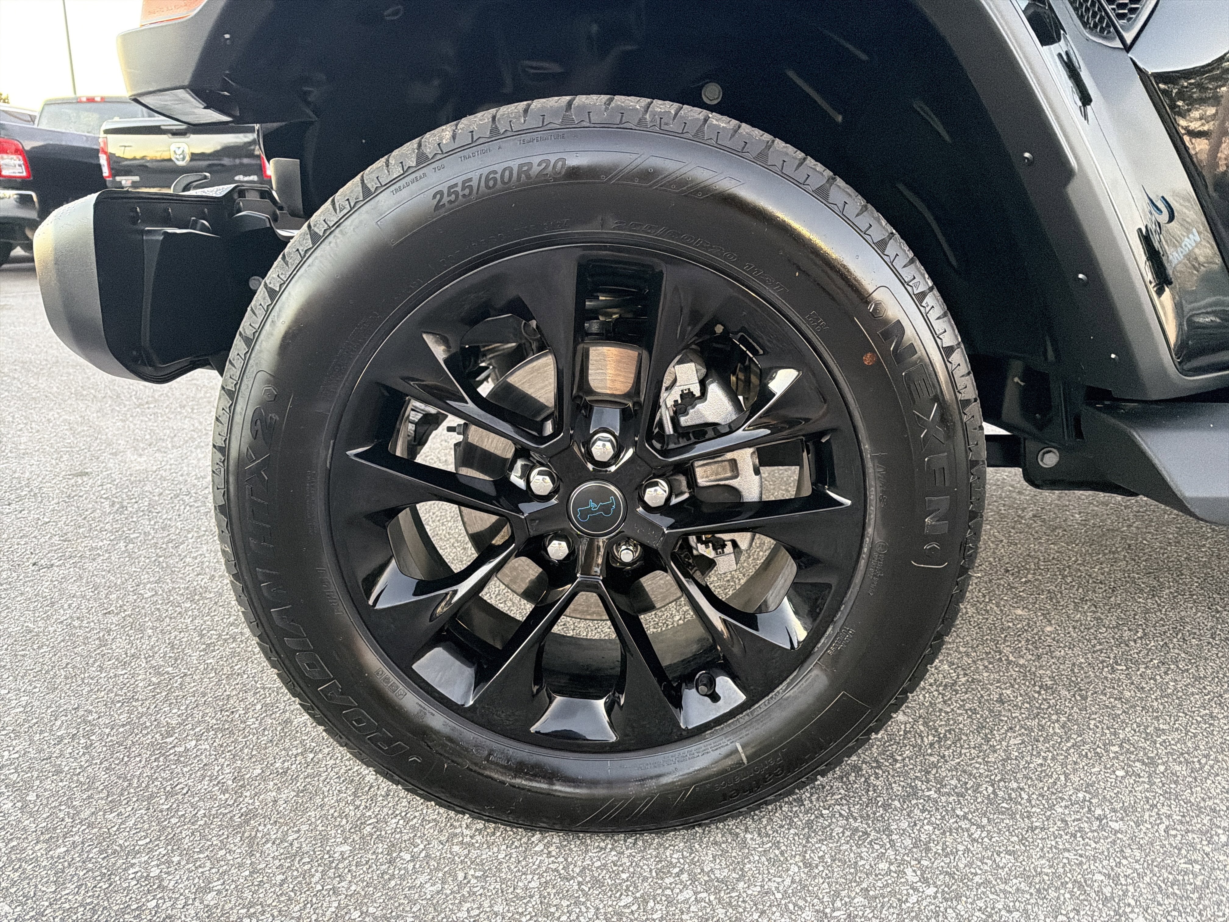 Used 2025 Jeep Wrangler Sahara image 12