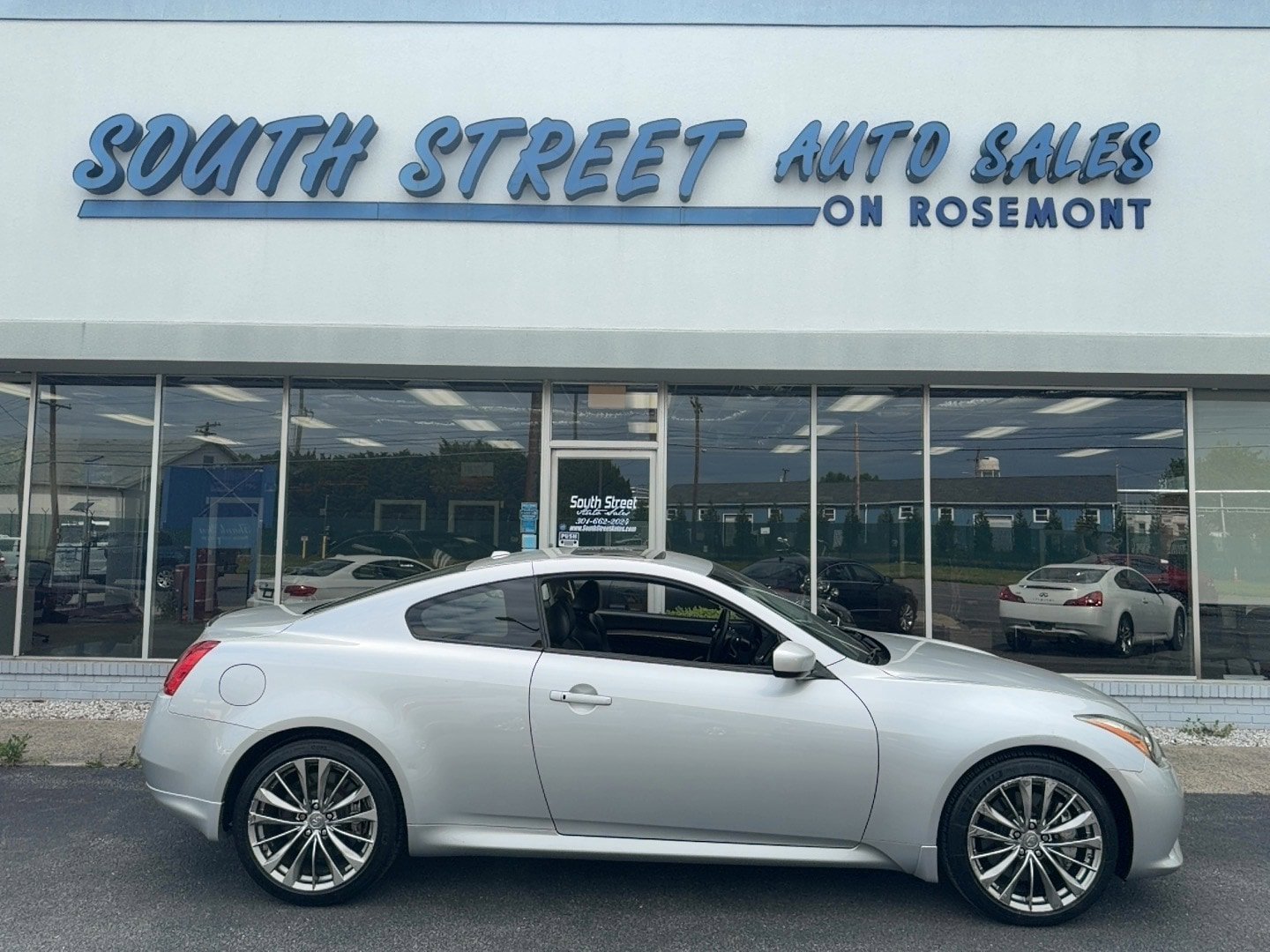 Used 2011 INFINITI G37 x Coupe w/ Premium Pkg