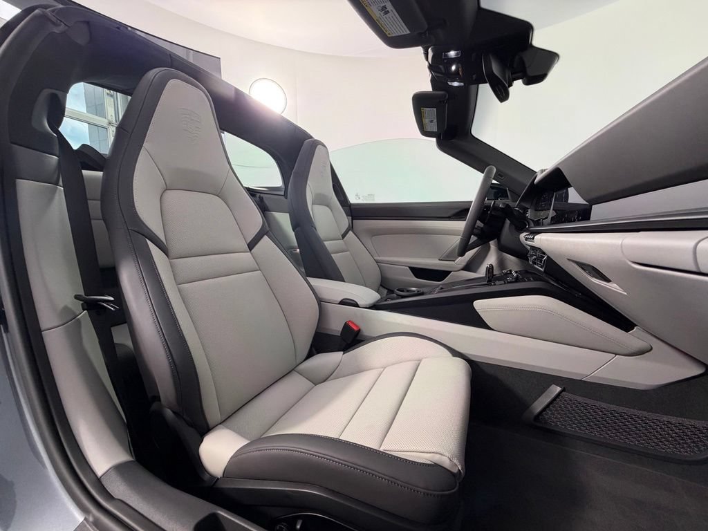 Certified 2026 Porsche 911 Targa 4 GTS AWD/4WD image 37