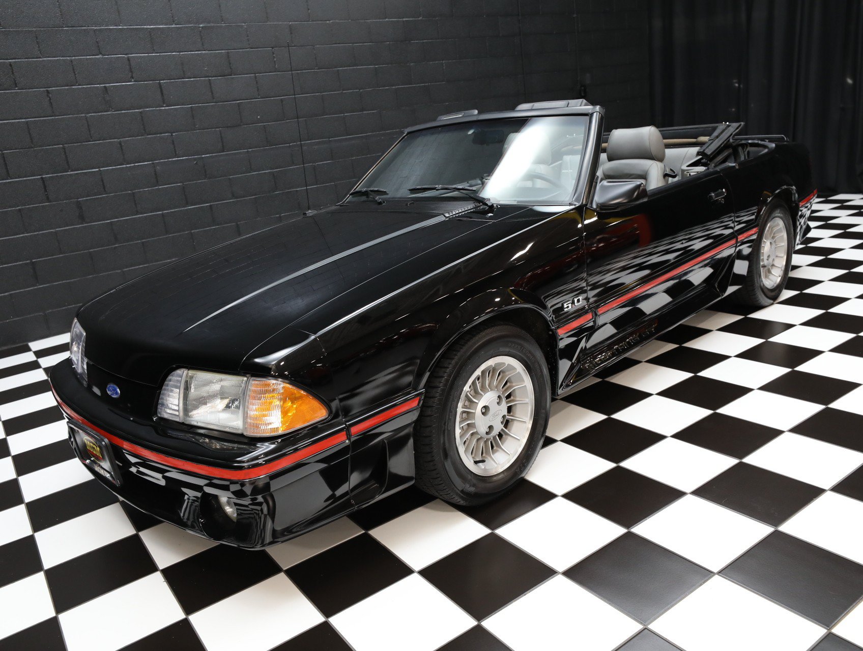 Used 1987 Ford Mustang GT RWD image 17