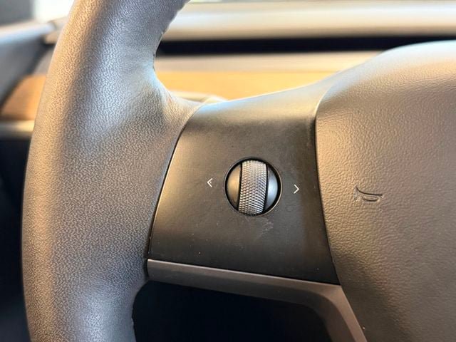 Used 2022 Tesla Model Y Performance AWD/4WD image 25