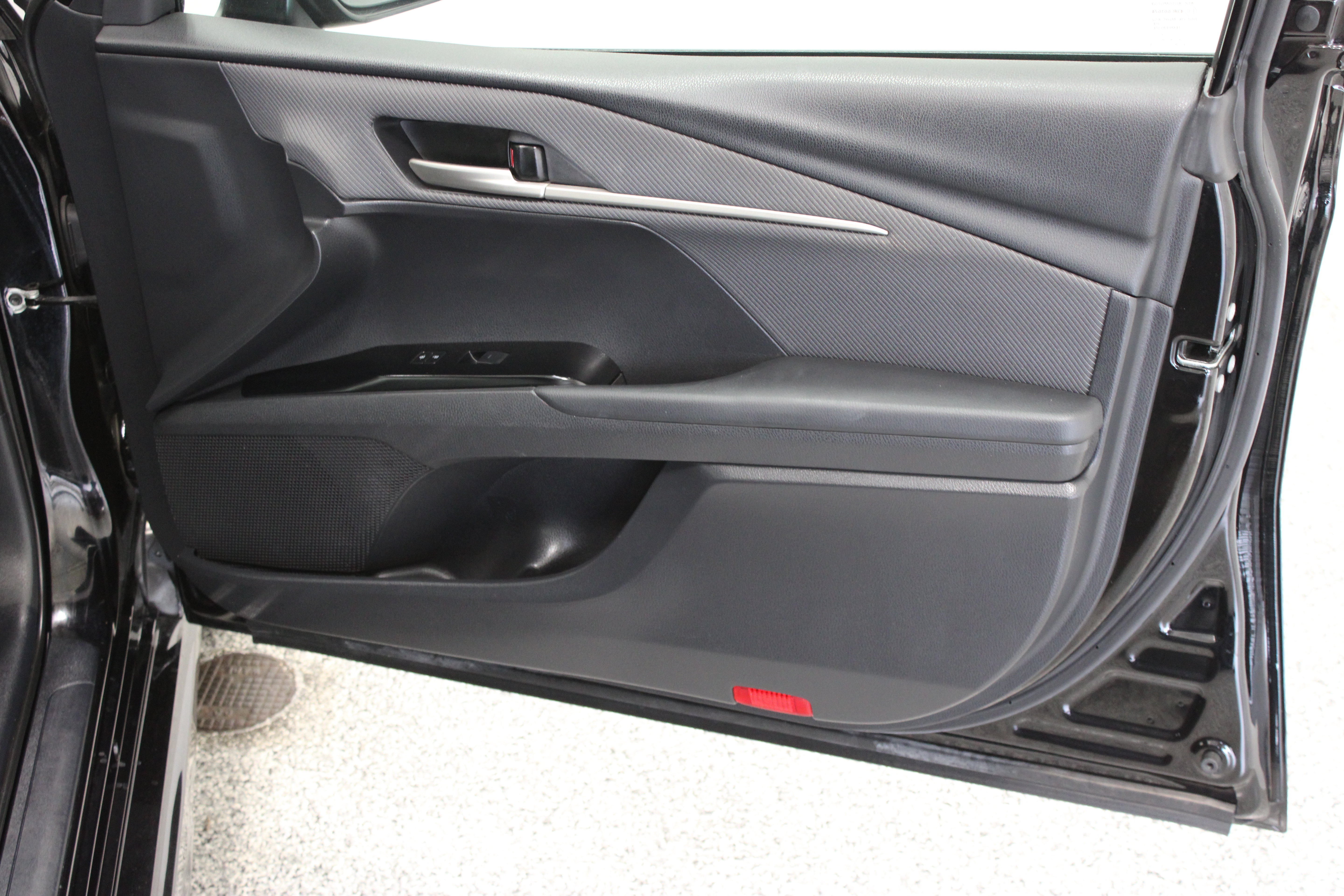 Used 2025 Toyota Camry SE FWD image 34