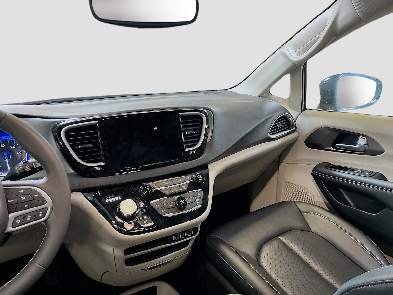 Used 2024 Chrysler Pacifica Touring-L FWD image 22