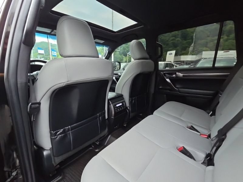 Used 2023 Lexus GX 460 w/ Black Line Special Edition AWD/4WD image 21