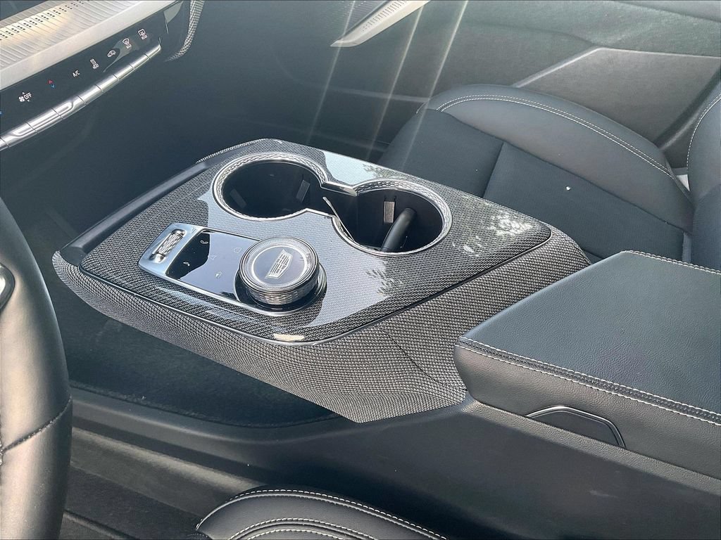 Used 2025 Cadillac Optiq Luxury 2 AWD/4WD image 19