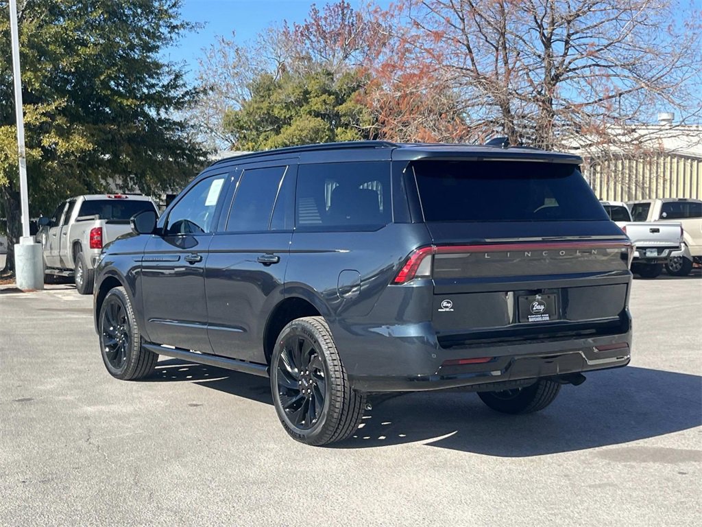 New 2025 Lincoln Navigator Reserve w/ Jet Appearance Package image 3
