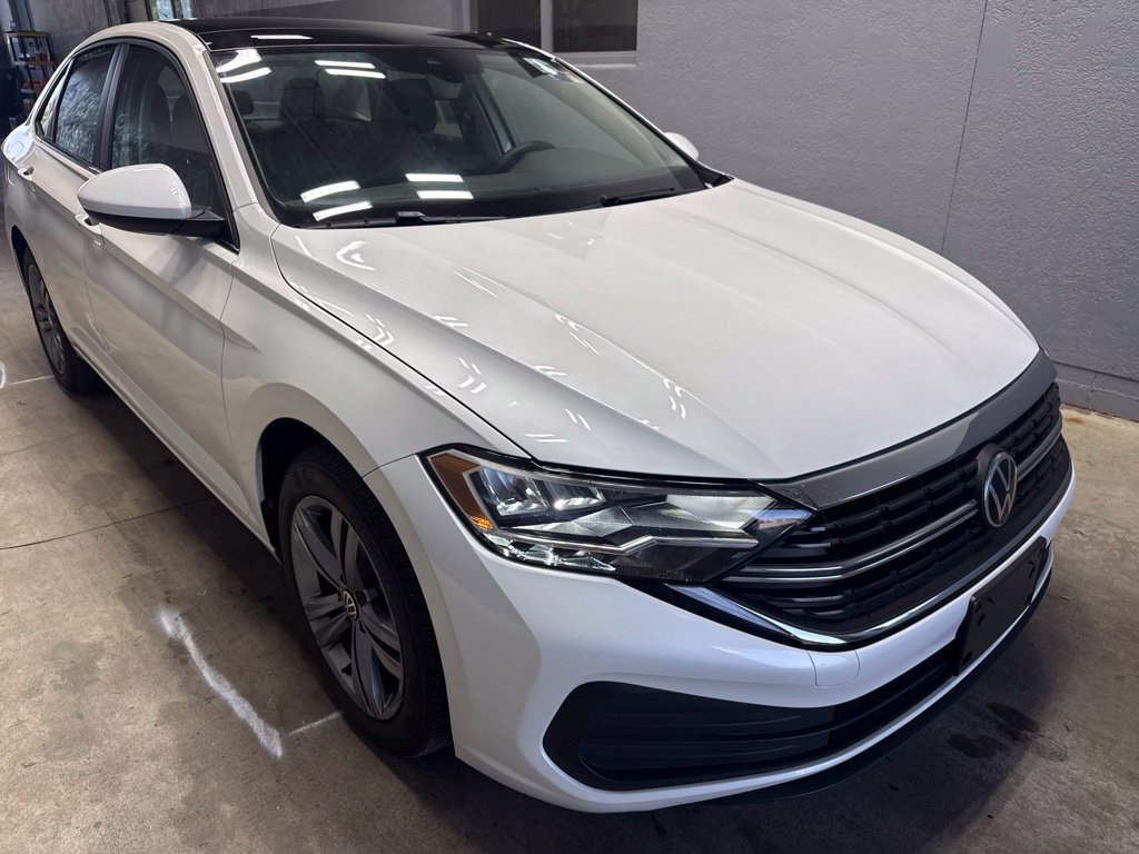 Used 2023 Volkswagen Jetta SE w/ Panoramic Sunroof Package FWD image 5