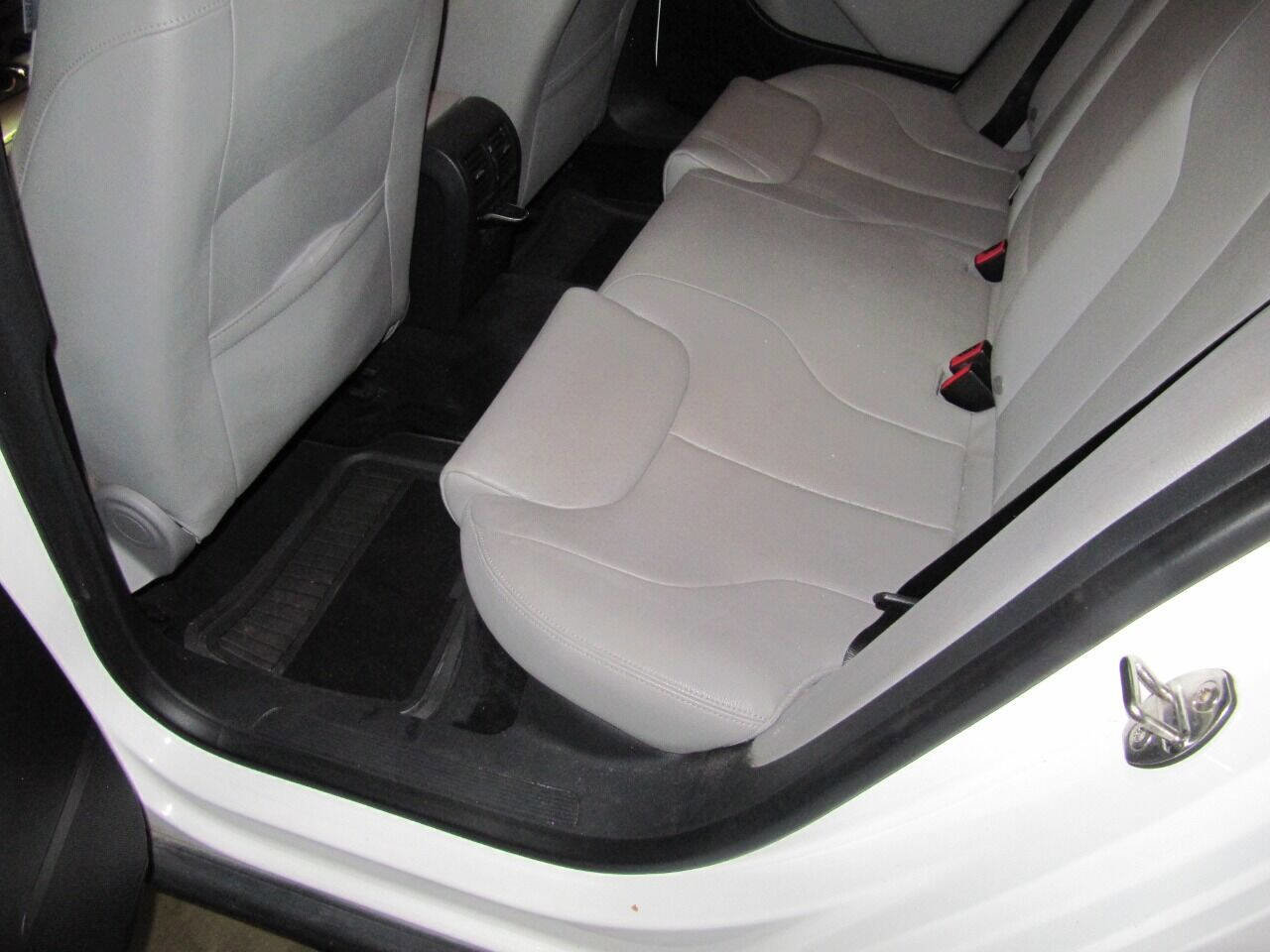 Used 2006 Volkswagen Passat Value Edition image 19